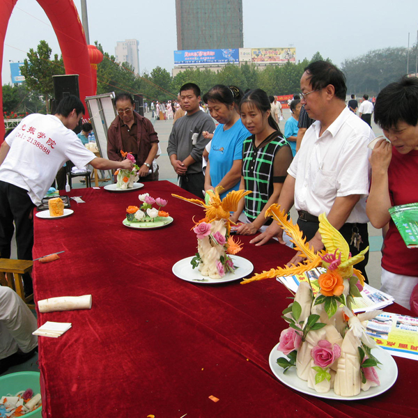 学校厨师雕刻，食艺比拼大赛